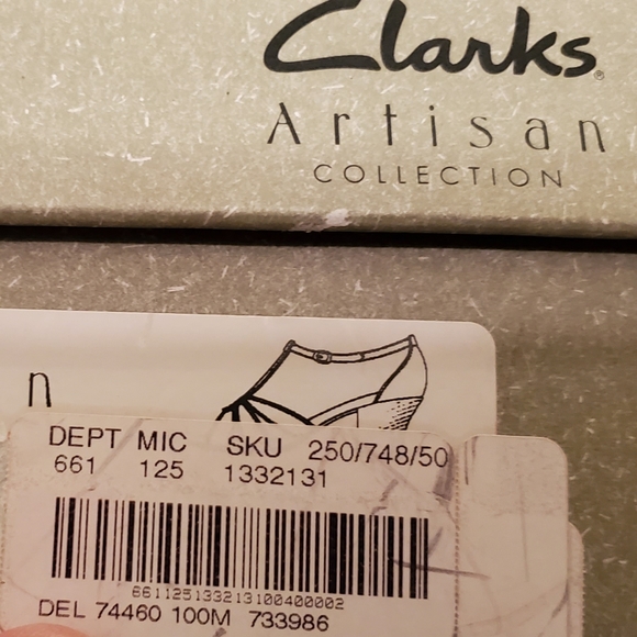 NWT Clarks Artisan Della Strap Black Sandal Stack Look Heel w/ Original Box - Picture 16 of 16